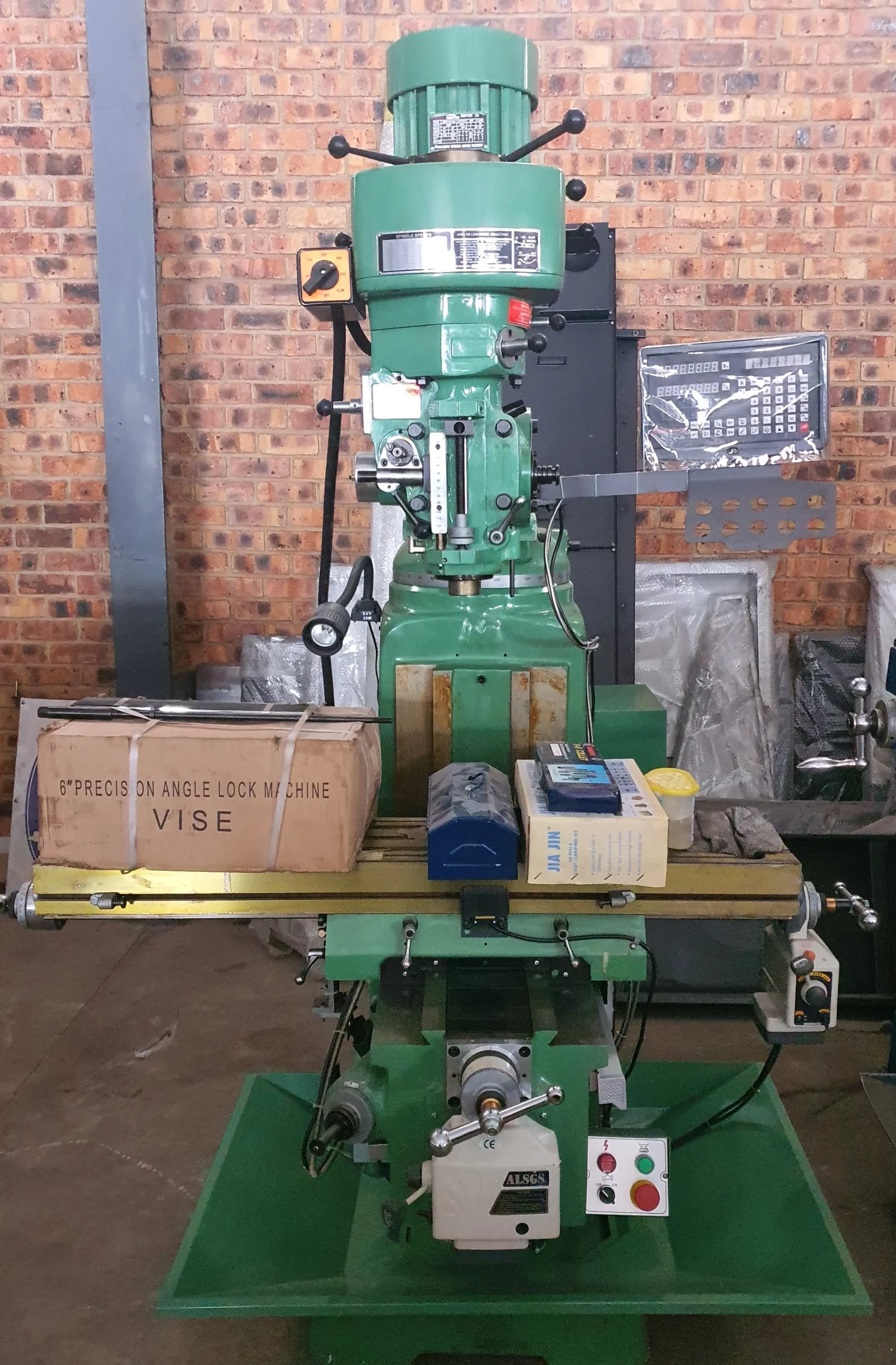 M3V R8 – Milling Machine