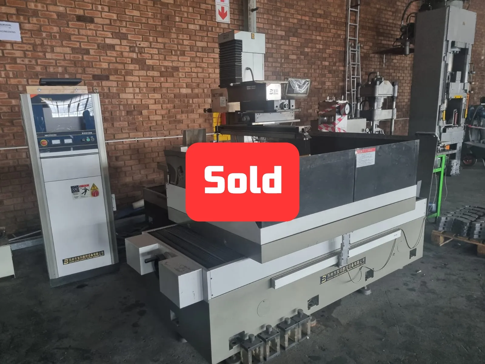 CNC Wire Cut EDM DK77100